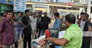 ঝিনাইদহে বাসচাপায় হোটেল শ্রমিক নিহত​